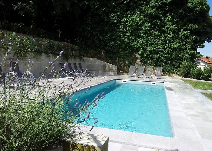 Boutique Dvor Πανσιόν Dobrovo