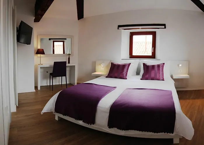 Πανσιόν Boutique Dvor