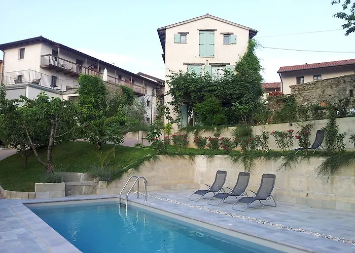 Πανσιόν Boutique Dvor 4*